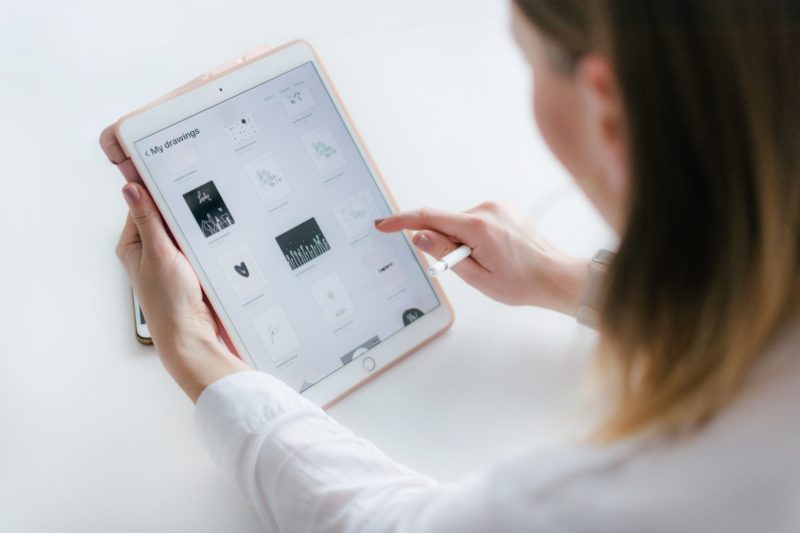 Woman's user experience on mobile tablet